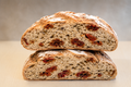1/2 pain artisanal sans gluten à la farine de sorgho tomates, séchées et origan
